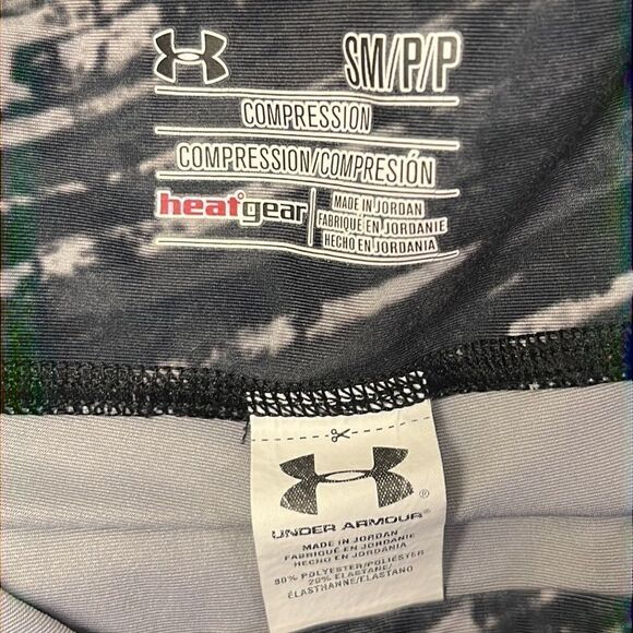 Under Armour Compression HeatGear Abstract Striped and Camo Cropped Legging- Sm - Picture 7 of 9